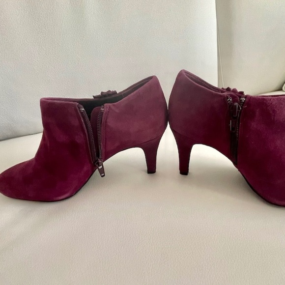 Arnold Churguns purple suede ankle boots - Picture 2 of 8